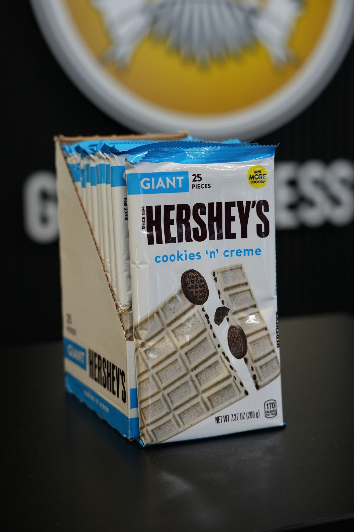 Hershey's Cookies 'n' Cream Giant Bar 214g x 12