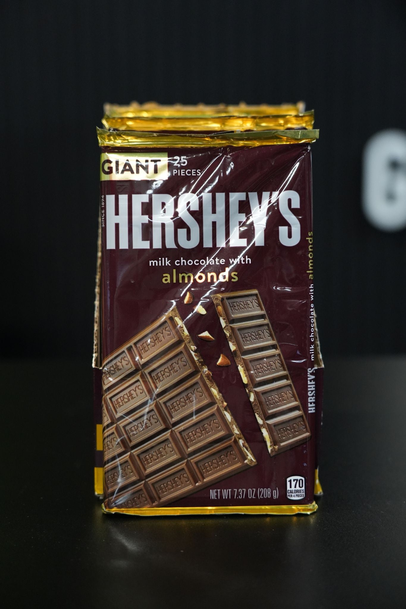 Hershey's Cookies 'n' Cream Giant Bar 214g x 12